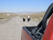 Osamělí cyklisté na chilském Altiplanu ...