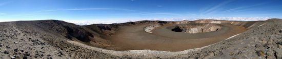 Pohled do nitra sopky (Kibo Reusch Crater - 5852m a jeho Ash Pit)
