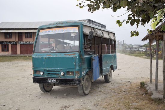 Turistický autobus pro cestování za slony.