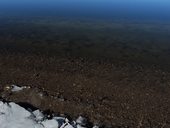 Ledová krusta na okraji laguny Quepiaco, Chile