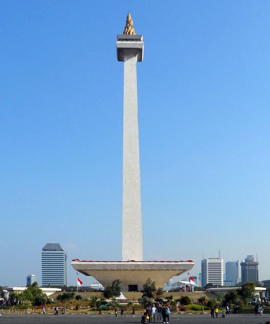 132 metrů vysoká Sukarnova erekce z tvrdého mramoru, Jakarta, Indonésie