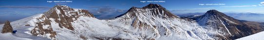 Pohled severním směrem z jižního vrcholu Aragac (3890m) na zbývající tři vrcholy, Arménie