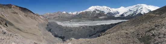 Sestup údolím ledovce Lenin, Pamír, Kyrgyzstán