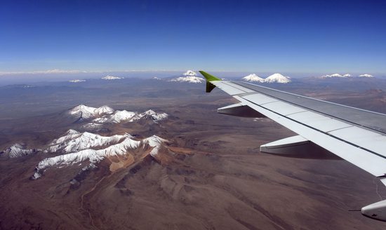Přelet z La Paz do Aricy nad nádhernými kužely šestitisícových vulkánů, Chile