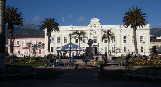Plaza Bolívar (Bolívarovo náměstí), Otavalo, Ekvádor