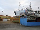 Přístav a loděnice v Caldeře