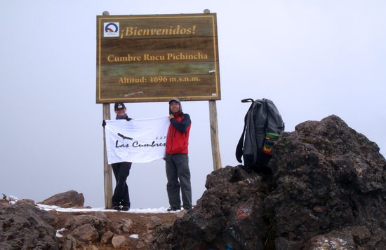 Výstup na sopku Pichincha z konečné stanice lanovky Cruz Loma, Quito, Ekvádor