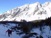 Zimní výstup na severozápadní vrchol Vysoké (2547m) centrálním žlabem, Vysoké Tatry, Slovensko