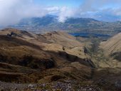 Výhled z Cotacachi (4944m) směrem k jezeru Cuicocha, Ekvádor