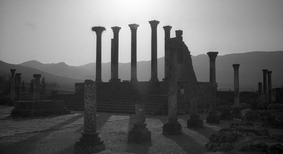 Římské ruiny v archeologickém nalezišti Volubilis, Maroko