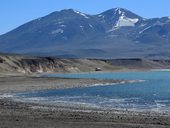 Stanice carabineros na břehu laguny Verde, Chile