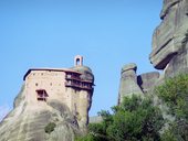 Navštívit kláštery, které vypadají jakoby vyrostly přímo ze skály, patří mezi nezapomenutelné zážitky. Klášter Aghios Nikolaos Anapavsas, Meteora, Řecko