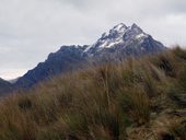 Výstup na sopku Pichincha z konečné stanice lanovky Cruz Loma, Quito, Ekvádor