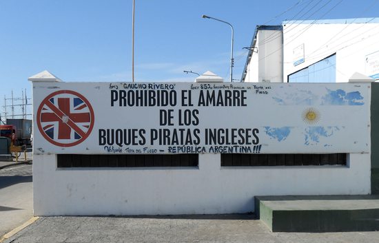 Lodě pod britskou vlajkou nejsou vítány, Ushuaia, Argentina