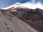 Výhled na chatu José Rivas a Cotopaxi, Ekvádor