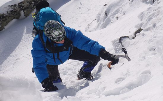 Marta leze úsek mezi Mlynickým a Štrbským Soliskem, Vysoké Tatry, Slovensko