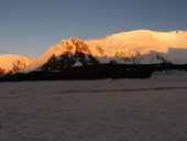 Sestup z C2 (5380m) do C1 (4400m) a den odpočinku před výstupem, Pamír, Kyrgyzstán