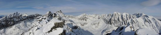 Na vrcholu Štrbského Soliska (2320m) s parádním výhledem na hřeben Bašt napravo, Vysoké Tatry, Slovensko