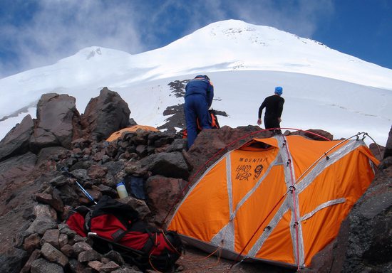 Pohledy z tábořiště poblíž chaty Prijut 11 (4100m).