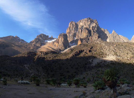 Pohled na masiv Mt. Kenya z kempu Shipton (4200m)