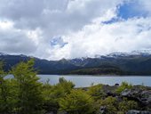 NP Conguillío, tady ožívají obrazy Zdeňka Buriana - sopky, jezera, lávová pole a araukáriové lesy, Chile