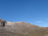 Illiniza Sur (5263m) nalevo a Illiniza Norte (5216m) napravo, Ekvádor
