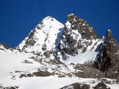 Zimní výstup na severozápadní vrchol Vysoké (2547m) centrálním žlabem, Vysoké Tatry, Slovensko