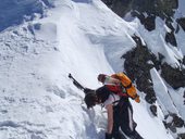 Zimní výstup na severozápadní vrchol Vysoké (2547m) centrálním žlabem, Vysoké Tatry, Slovensko