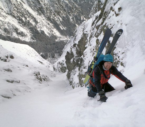 Martin přibližně ve třetině Veverkova žlabu v severní stěně Slavkovského štítu, Vysoké Tatry, Slovensko