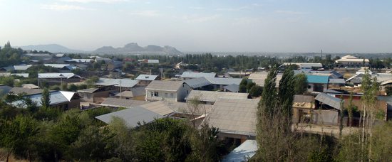 Pohled na dominantu Oše - Posvátnou horu Sulaiman-Too (Šalamounův trůn), Oš, Kyrgyzstán
