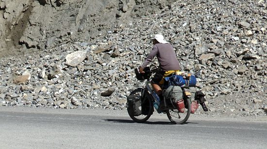 Kolem světa na kole ... dnes z Tádžikistánu přes vysokohorský průsmyk Taldyk (3615m) do Kyrgyzstánu ...