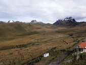 Výstup na sopku Pichincha z konečné stanice lanovky Cruz Loma, Quito, Ekvádor