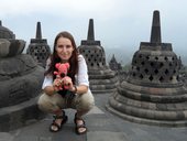 Starověké javánské chrámy v Borobudur, Mendit a Prambanan, Jáva, Indonésie