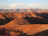 Západ slunce na altiplanu nedaleko nádherné obce Codpa, Chile