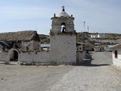 Kostel a náves v osadě Parinacota, NP Lauca, Chile