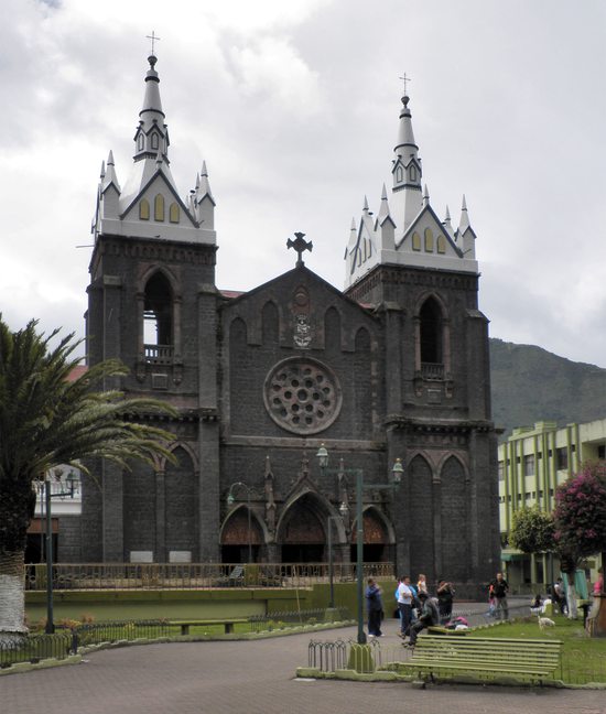 Basílica Virgen de Agua Santa se soškou ochránkyně Panny Marie svěcené vody, Baños, Ekvádor