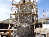Oprava samostatné zvonice kostela v Guallatire ...