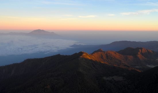 Východ slunce nad planinou kolem Bromo, Jáva, Indonésie