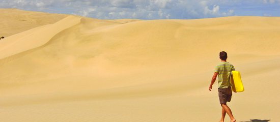 sjíždění dun na bodyboardu, sandboarding