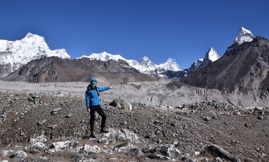 Království skály a ledu od Pátého jezera, v pozadí Everest