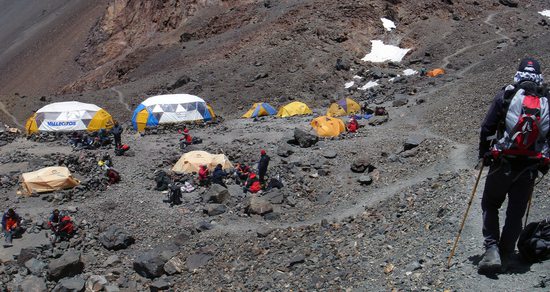 Celkový pohled na kemp El Salto (4200m), Cordón del Plata, 10.ledna 2008