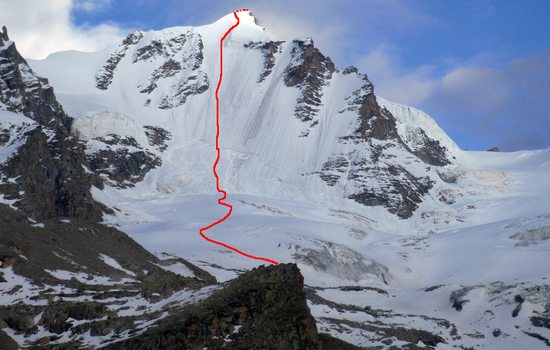 Gran Paradiso (4061m), severozápadní stěna, D 55-60° 600m. Pohled od chaty Chabod.