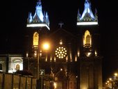 Noční Baños - bazilika Virgen de Agua Santa, Ekvádor