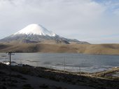 Jezero Chungará a okolí dominující sopka Parinacota, Lauca, Chile