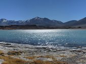 Chatka představující lázně u laguny Verde, Chile