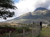 Martin natáčí scenérie z vyhlídky nad jezerem San Pablo. V pozadí sopka Imbabura (4630m), Ekvádor