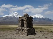 Poutní místo na kopci nad osadou Caquena, NP Lauca, Chile