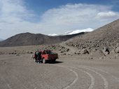 Rovný plac ve výšce 5100 metrů - BC pod severozápadním hřebenem Guallatiri, Chile