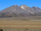 Malé nepojmenované čtyř až pětitisícové kopečky na altiplanu, NP Isluga, Chile
