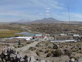 Panoramatický výhled na osadu Parinacota, NP Lauca, Chile